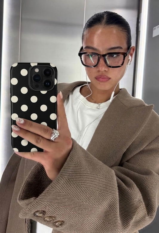 Case polka dots negra