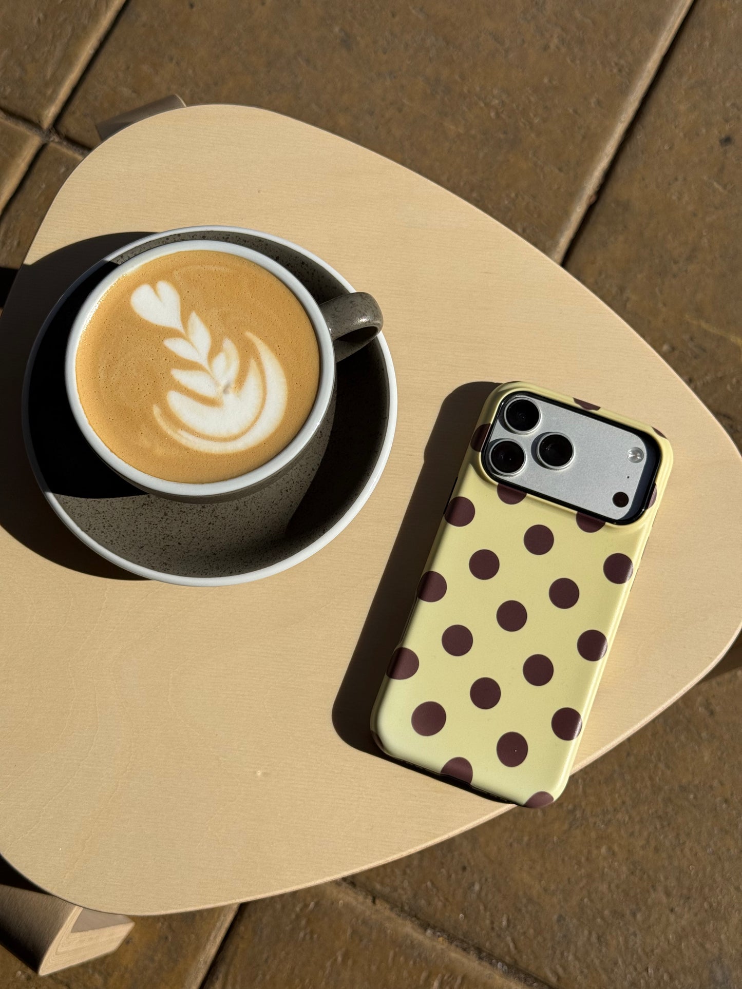 Case Polka dots amarilla